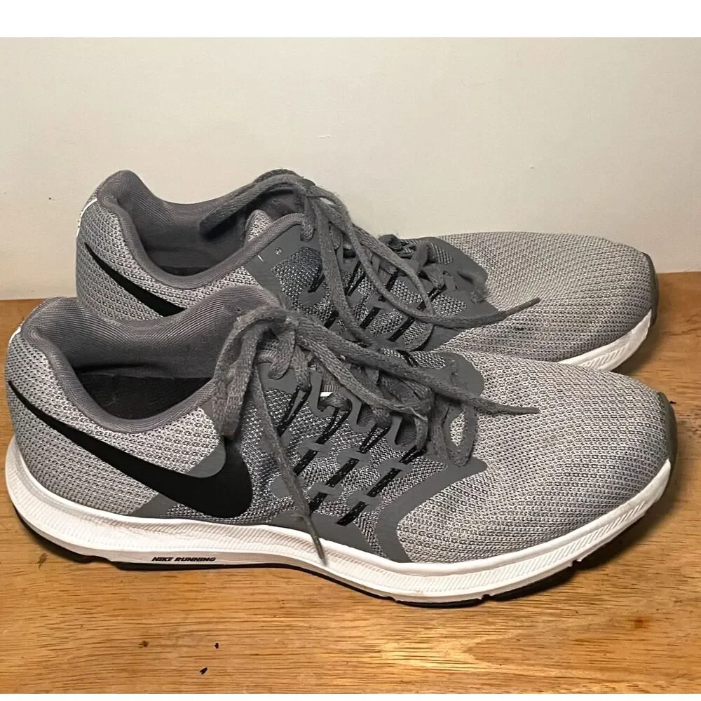 Nike Run Swift Men's Sz 10 Gray Black Running Athletic Shoes Sneakers 908989-002